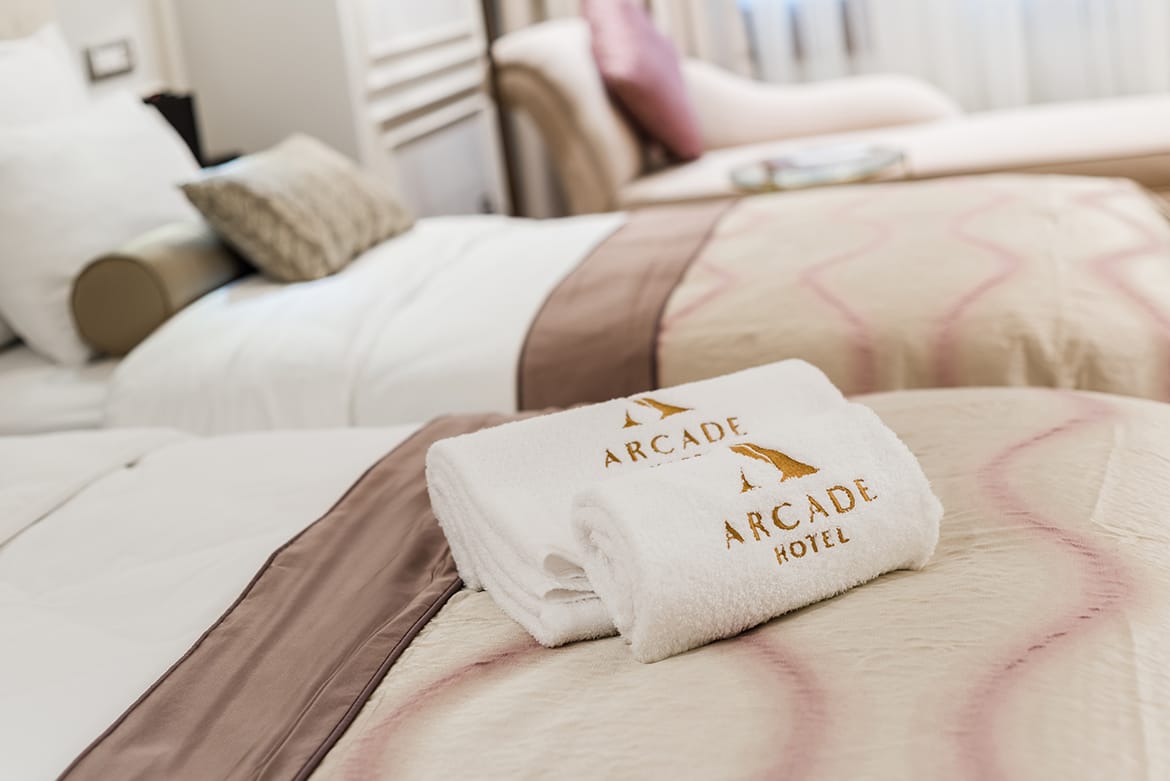 1619768619915-deluxe-room3