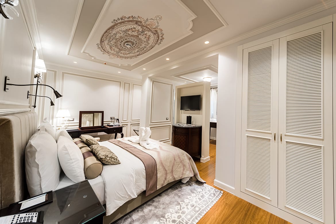 1619772376494-king-room3